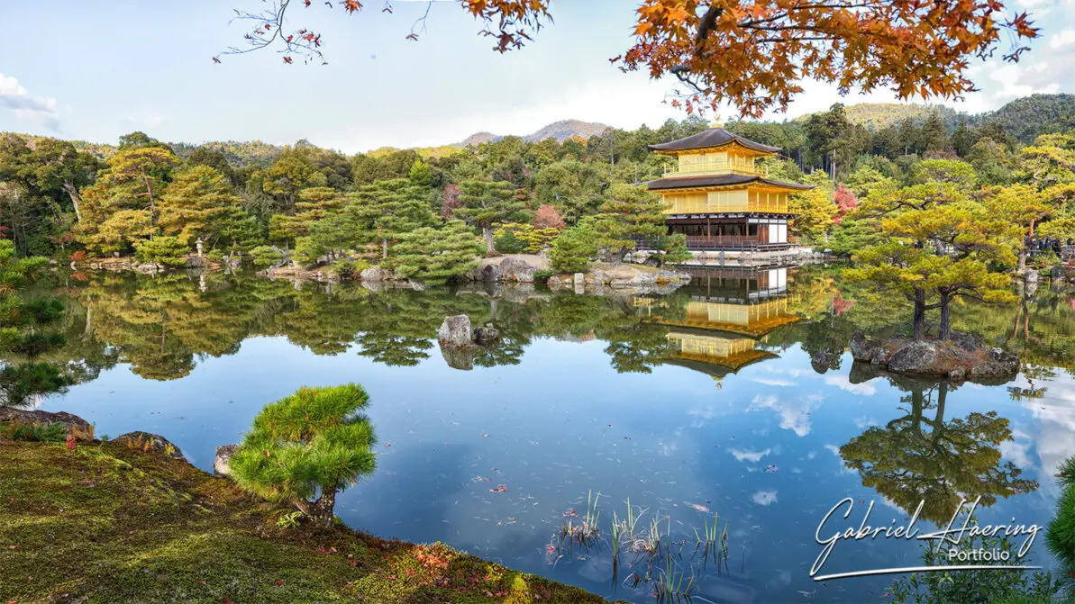 Foliage in Kyoto and the golden temple is a uniqe photographic experience to have once in a life-time